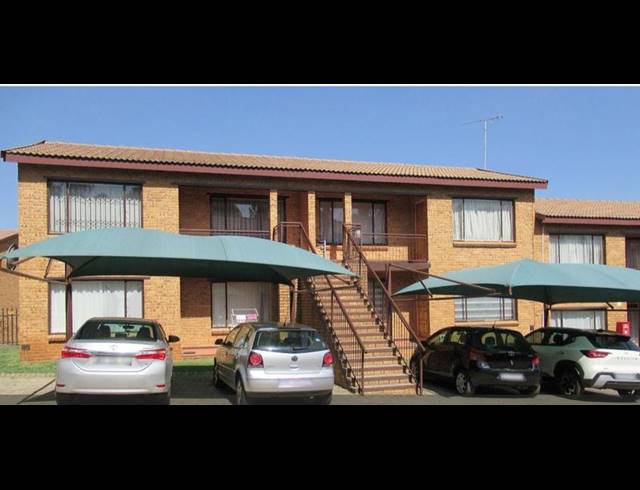 2 BEDROOM TOWNHOUSE FOR SALE IN MEREDALE